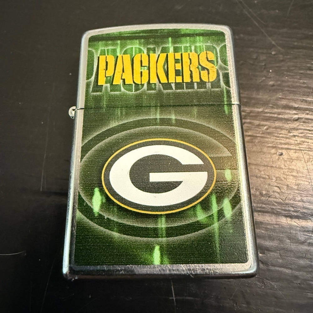 Packers Zippo Lighter - new in‎ box Green Bay NFL
